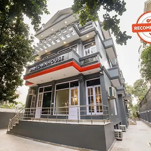 Oyo Townhouse 330 Mg Road Metro Station 3*, Gurgaon India